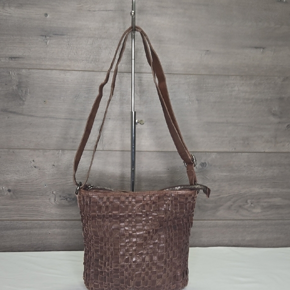 Vilenca Holland Handbags - Vilenca Holland Brown Woven Shoulder Bag